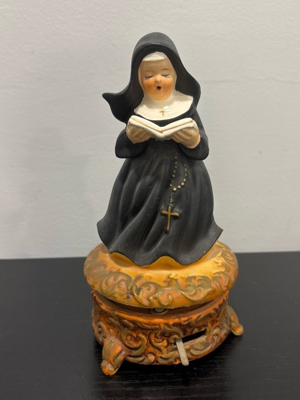 Vintage 1960s Singing nun figurine music box works apco jakan made rosary